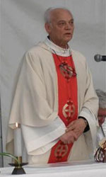 Il parroco Don Carlo Lamecchi